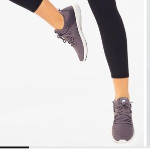 Avalon Performance Sneaker - Womens 9